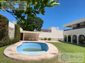 Casa · 556m² · 4 Recámaras · 2 Estacionamientos · Casa en Venta en Fraccionamiento Bosques de Campeche