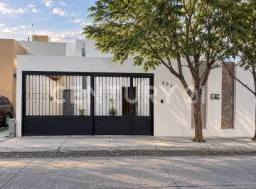 Departamento · 138m² · 3 Recámaras · 2 Estacionamientos · Casa en Venta en Trojes de San Cristobal Aguascalientes