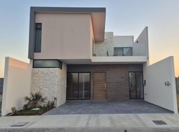 Casa · 172m² · 3 Recámaras · 2 Estacionamientos · Riviera Veracruzana Casa en Venta con Jacuzzi y Recamara Pb.