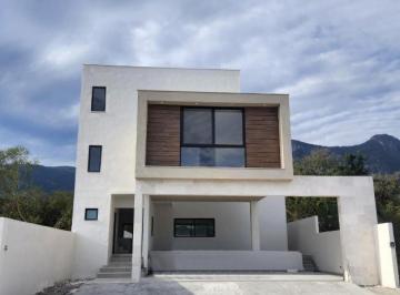 Casa · 447m² · 3 Recámaras · 2 Estacionamientos · Casa en Venta | en Privada | Carr Nacional | Santiago