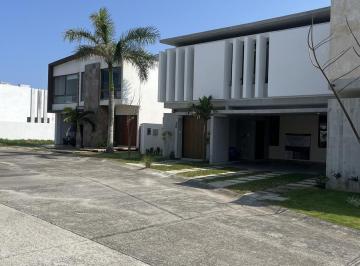 Casa · 273m² · 4 Recámaras · 2 Estacionamientos · Casa en Venta en Fracc. Punta Tiburón, Alvarado Veracruz. con Recámara en Planta Baja