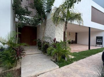 Casa en condominio · 562m² · 4 Recámaras · 4 Estacionamientos · Casa en Venta de 4 Recámaras en Privada en Xcanatun