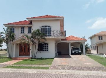 Casa · 384m² · 3 Recámaras · Casa - Fraccionamiento Lagunas de Miralta