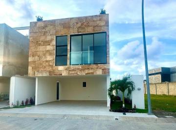 Casa · 229m² · 3 Recámaras · 2 Estacionamientos · Residencia en Venta, Excelente Ubicación, Roof Garden, Lomas Residencial, Riv. Veracruzana, Veracruz
