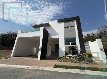 Casa · 420m² · 4 Recámaras · 2 Estacionamientos · Casa en Renta Carolco Residencial Zona Carretera Nacional Monterrey