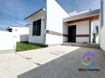 Casa · 170m² · 3 Recámaras · 2 Estacionamientos · Casa en Venta en Residencial Haciendas de Tequisquiapan, un Nivel y Amplio Jardín.