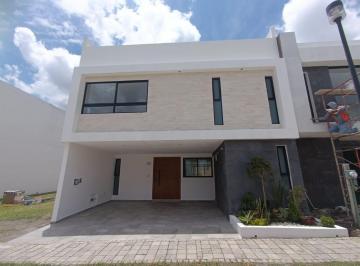 Casa en condominio · 351m² · 4 Recámaras · 2 Estacionamientos · Casa en Parque Nayarit en Lomas de Angelópolis III - Sach, Puebla