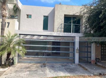 Casa · 275m² · 3 Recámaras · 2 Estacionamientos · Casa en Venta en Monterrey