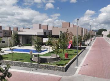Casa en condominio de 4 habitaciones, Querétaro · Casa en Venta en Altos del Marqués