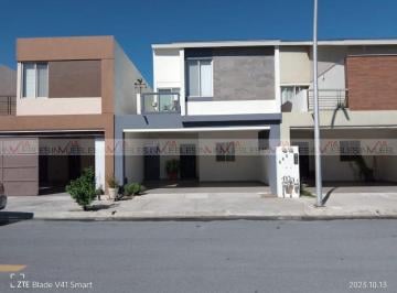Casa · 220m² · 3 Recámaras · 2 Estacionamientos · Casa en Renta en Espacio Cumbres
