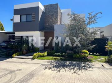 Casa · 359m² · 4 Recámaras · 4 Estacionamientos · Casa en Venta en Los Robles Residencial - (4)