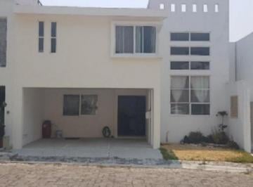 Casa · 220m² · 4 Recámaras · 2 Estacionamientos · Casa en Venta - (4)