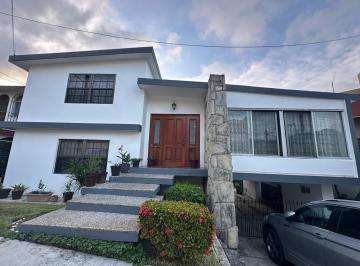 Casa · 252m² · 3 Recámaras · 2 Estacionamientos · Lomas de Rosales
