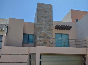 Casa · 160m² · 3 Recámaras · 2 Estacionamientos · Casa en Renta en Privada de Rufino Tamayo, Fraccionamiento Paraíso, Coatzacoalcos, Veracruz