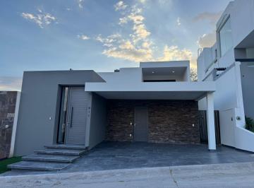 Casa · 284m² · 3 Recámaras · 2 Estacionamientos · Casa en Venta en El Molino Residencial León Guanajuato