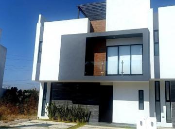 Casa en condominio · 202m² · 3 Recámaras · 2 Estacionamientos · Casa en Venta en Querétaro. ¡Cañadas del Arroyo, Corregidora! con Roof Garden