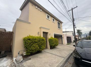 Casa de 4 habitaciones, Monterrey · Casa en Venta Cumbres 1er. Sector Mty. N. L.