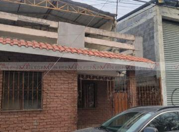 Casa · 240m² · 6 Recámaras · 1 Estacionamiento · Casa en Venta en Jardines de Xochimilco