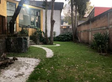 Amplísimo jardín principal · Amplia Casa con Dos Jardines en 4ª Sección – Pedregal Sn