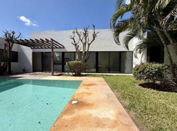Casa · 162m² · 3 Recámaras · 2 Estacionamientos · Hermosa Casa en Venta Sola Planta en Privada Conkal (Gvc - 2774)