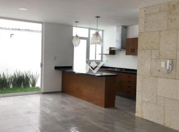 Casa de 3 habitaciones, Coronango · Casa en Venta de 3 Habitaciones Sala de Tv y Roof en Cuautlancingo en Fraccionamiento