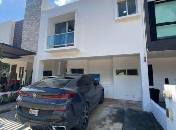 Casa · 110m² · 3 Recámaras · 2 Estacionamientos · Vendo Linda Casa de Lujo en 3 Rec en Residencial Arbolada Frente Él Parque