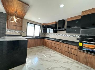 Casa · 260m² · 4 Recámaras · 2 Estacionamientos · Casa en Venta en Parque Mexico, Lomas de Angelópolis III