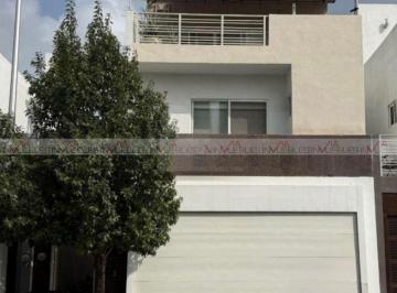 Casa · 260m² · 3 Recámaras · 2 Estacionamientos · Casa en Venta en Privadas del Canadá