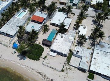 Casa · 138m² · 2 Recámaras · 2 Estacionamientos · Casa en Venta en Chelem, Frente Al Mar, Amplio Terreno