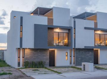 Casa · 202m² · 3 Recámaras · 2 Estacionamientos · Casa en Fraccionamiento Cañadas del Arroyo