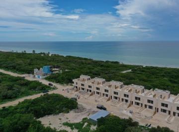 Villa · 185m² · 3 Recámaras · 2 Estacionamientos · Villa en Venta con Rooftop en Chuburná Puerto