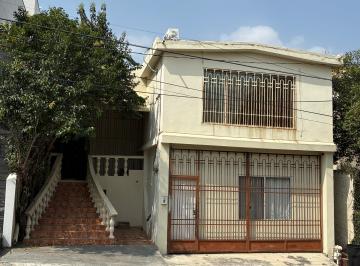 Casa de 4 habitaciones, Monterrey · Casa con 220 m² Superficie de Terreno, 4 Recámaras en Venta en Ciudad Satélite