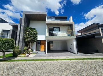 Casa · 329m² · 3 Recámaras · 2 Estacionamientos · Casa en Venta Fracc Bosques de Zavaleta $6,950,000