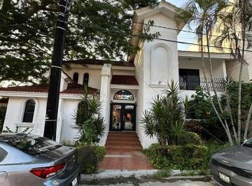 Casa · 387m² · 4 Recámaras · 2 Estacionamientos · Casa en Fraccionamiento Chairel