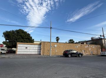Casa · 370m² · 3 Recámaras · 2 Estacionamientos · Casa Frente a Julio Cepeda Gonzalitos
