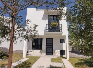 Casa de 2 habitaciones, Querétaro · Hermosas Casas en Venta 2 Rec 2.5 Baños Vigilancia Casa Club Queretaro (15 Min Juriquilla)