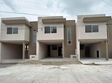 Casa · 141m² · 3 Recámaras · 1 Estacionamiento · Casa en Barandillas