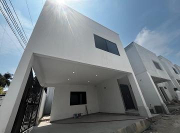 Casa · 220m² · 3 Recámaras · 2 Estacionamientos · Casa en Obrera