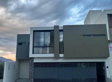 Casa · 354m² · 3 Recámaras · 3 Estacionamientos · Casa en Venta en Castaños del Vergel