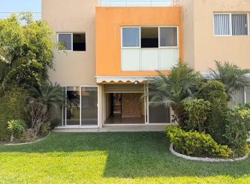 Casa · 115m² · 3 Recámaras · 1 Estacionamiento · Casa con Roof Garden en Condominio con Alberca en Venta Yautepec Mor