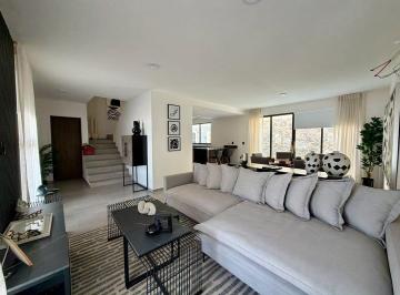 Casa · 257m² · 4 Recámaras · 2 Estacionamientos · Casas Residenciales con Alberca y Roof Garden en Venta Xochitepec Mor