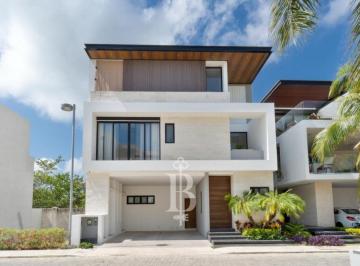Casa · 520m² · 4 Recámaras · 2 Estacionamientos · Casa - Puerto Cancún