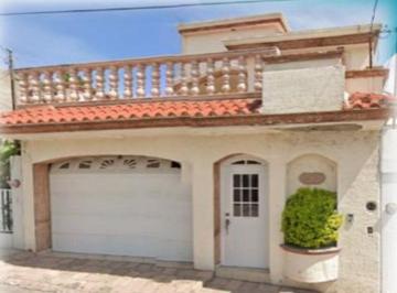 Casa de 3 habitaciones, Durango · Hermosa Casa Ubicada en Privada Lomas del Parque, Durango, Durango.