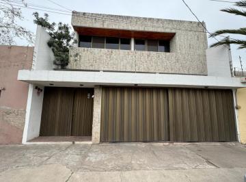 Casa en Venta de 4 habitaciones  · Jce - Casa en Venta, Fracc. Primavera, Zona Centro