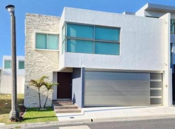 Casa · 235m² · 3 Recámaras · 2 Estacionamientos · Casa - Fraccionamiento Lomas del Sol