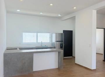 Casa · 180m² · 3 Recámaras · 1 Estacionamiento · Casa en Renta en Los Alcanfores, Privada, 3 Recámaras, Estudio, Patio y 2 Estacionamientos