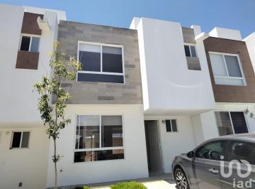 Casa · 99m² · 3 Recámaras · 2 Estacionamientos · Casa en Renta en Cd Marques - Condominio Karan - Queretaro