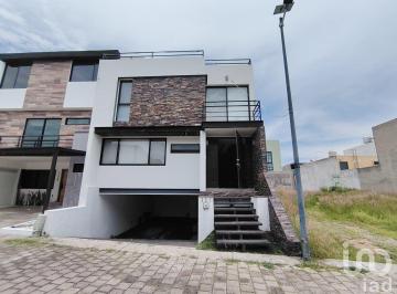 Casa · 295m² · 3 Recámaras · 4 Estacionamientos · Casa en Venta en Argenta Mirador Residencial