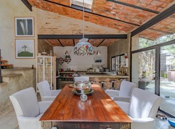 Casa · 500m² · 4 Recámaras · 2 Estacionamientos · Casa en Venta en El Fraccionamiento Pinar de La Venta