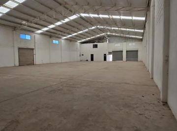 1 · Bodega y Patio en Venta en Derramader